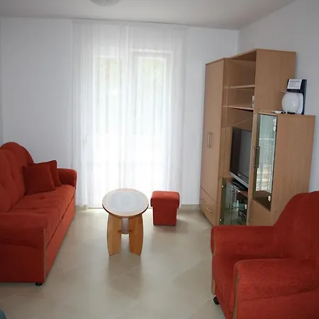 Ferienwohnung In Duba Mit Terrasse, Klimaanlage, W-lan
