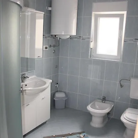 דירה Ferienwohnung In Duba Mit Terrasse, Klimaanlage, W-lan