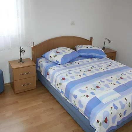Ferienwohnung In Duba Mit Terrasse, Klimaanlage, W-lan *