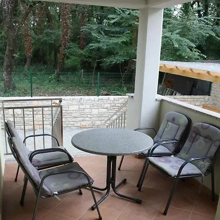 Ferienwohnung In Duba Mit Terrasse, Klimaanlage, W-lan